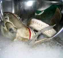 Как да измиете мръсни обувки?