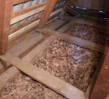 Затопляне на покрива на къщата с дървени стърготини и други материали
