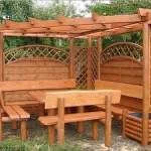 Дървени мебели за градината