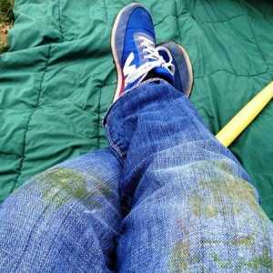Как мога да измивам тревата с дрехи