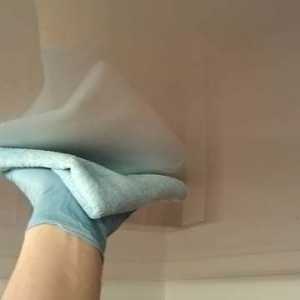 Как да измиете опънати тавани в дома