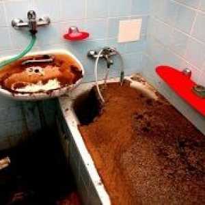 Как да почистите изтичането в банята