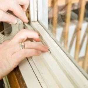Как да изолирате дървени прозорци у дома