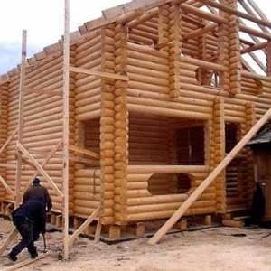 Как да изолираме основата на дървена къща
