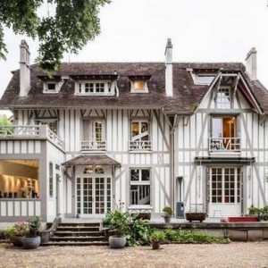 Древно имение в предградията на Париж се модернизира