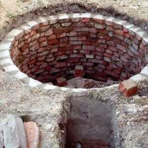Изграждане на септична яма, изработена от тухла от собствените си ръце в частна къща