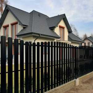 Инсталираме ограда от метална ограда в нашата дача
