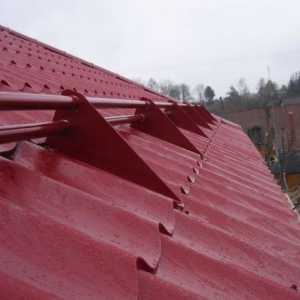 Монтаж на снежни държатели върху металния покрив