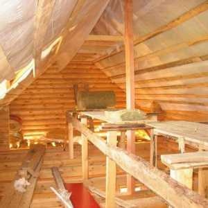 Затопляне на покрива на дървена къща
