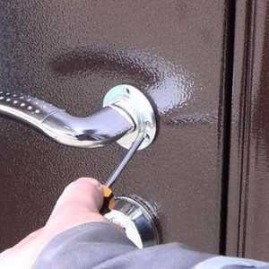 Подмяна на ключалката на входната метална врата